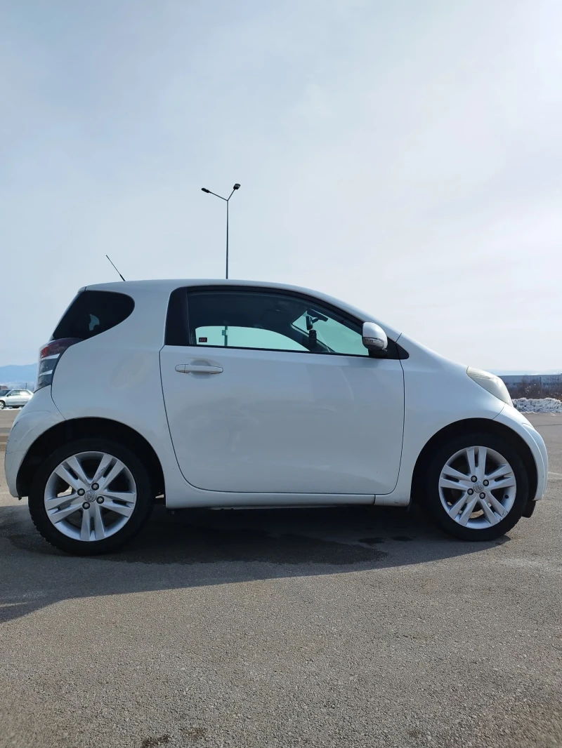 Toyota IQ 1.3-VVTI-97 к.с, снимка 8 - Автомобили и джипове - 53035334