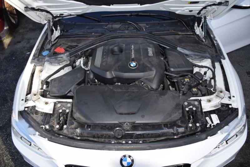 BMW 330 * 330i xDrive * CARFAX * БЕЗ ПЪРВОНАЧАЛНА ВНОСКА, снимка 12 - Автомобили и джипове - 53304372