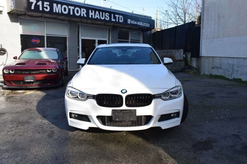 BMW 330 * 330i xDrive * CARFAX * БЕЗ ПЪРВОНАЧАЛНА ВНОСКА, снимка 13 - Автомобили и джипове - 53304372