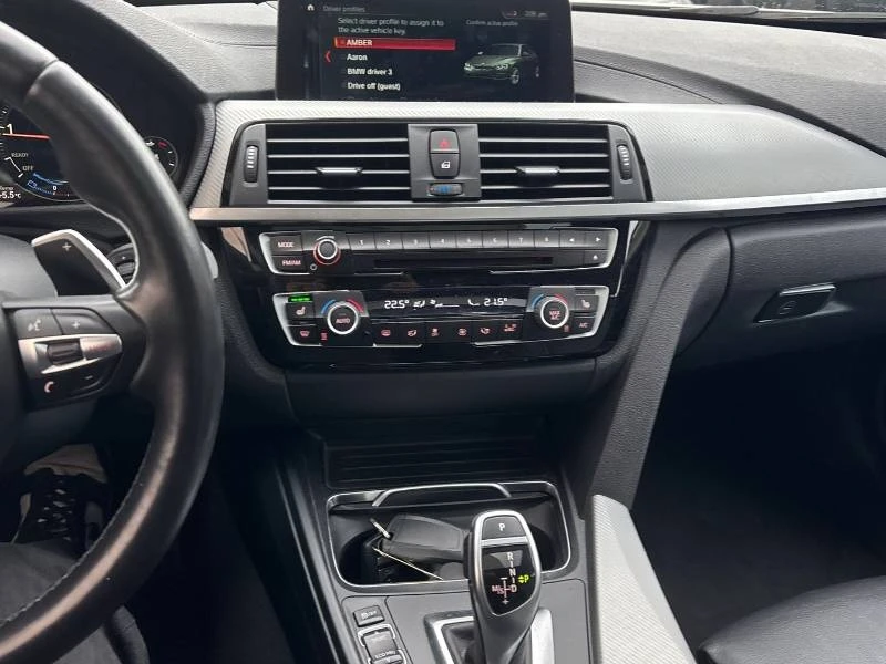 BMW 330 * 330i xDrive * CARFAX * БЕЗ ПЪРВОНАЧАЛНА ВНОСКА - изображение 9