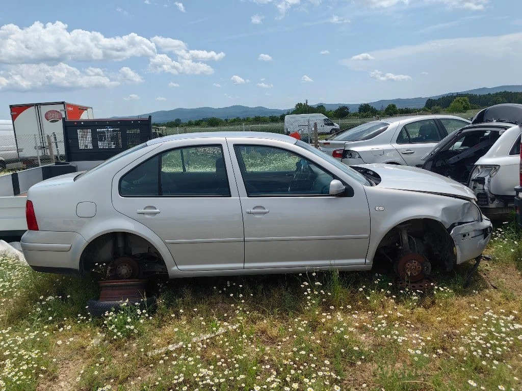 VW Bora 1.6i 1.9 Tdi 90.131kс - изображение 2