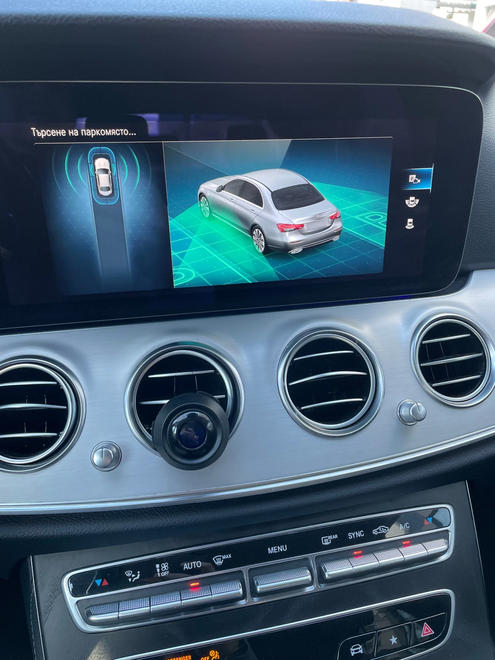 Mercedes-Benz E 220 РЕГИСТРИРАНА* ЛИЗИНГ* 4matic* AMG* ОБСЛУЖЕНА* , снимка 17 - Автомобили и джипове - 52034626