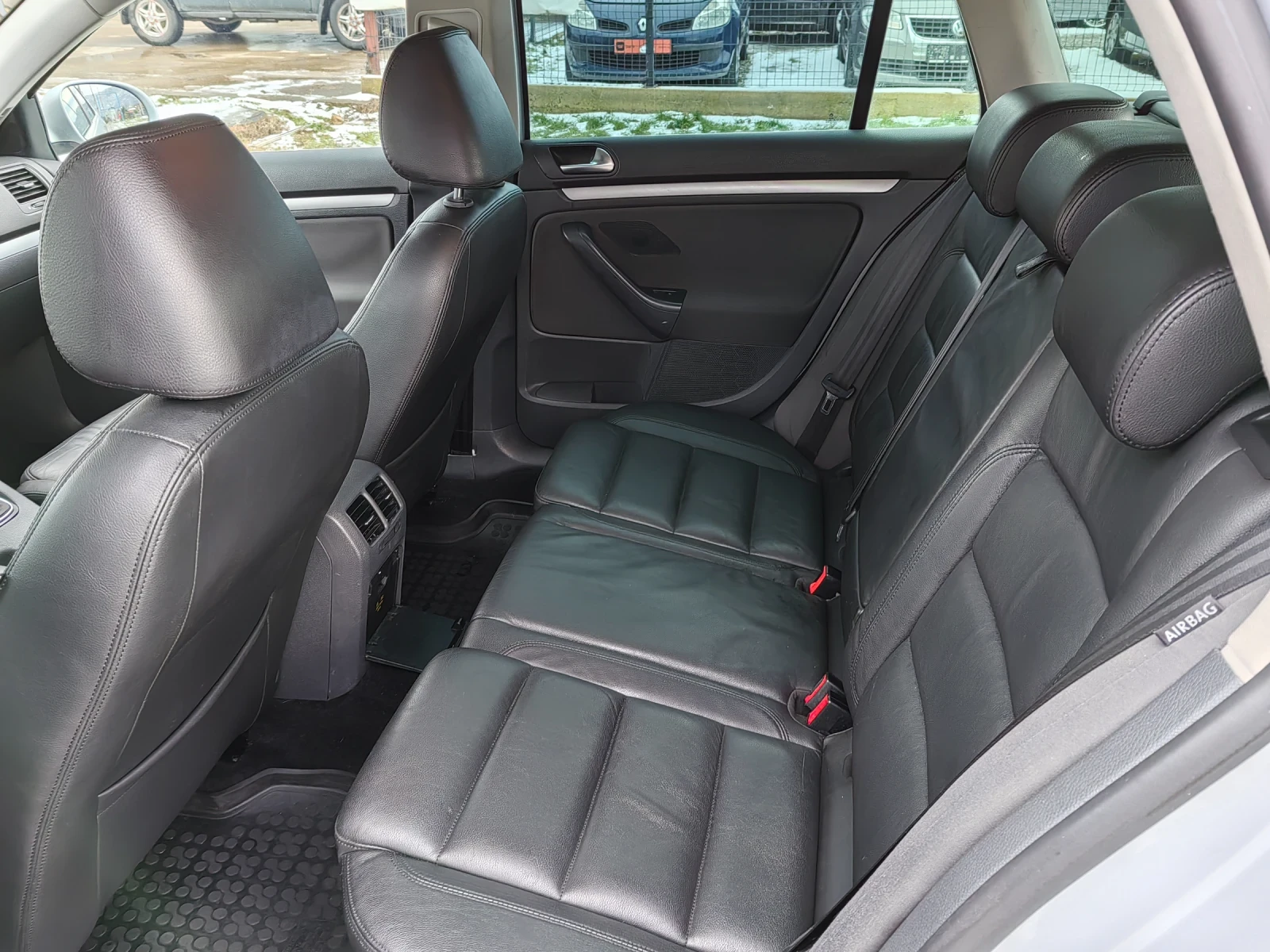 VW Golf 1.9tdi 105ps koja Navi - изображение 10