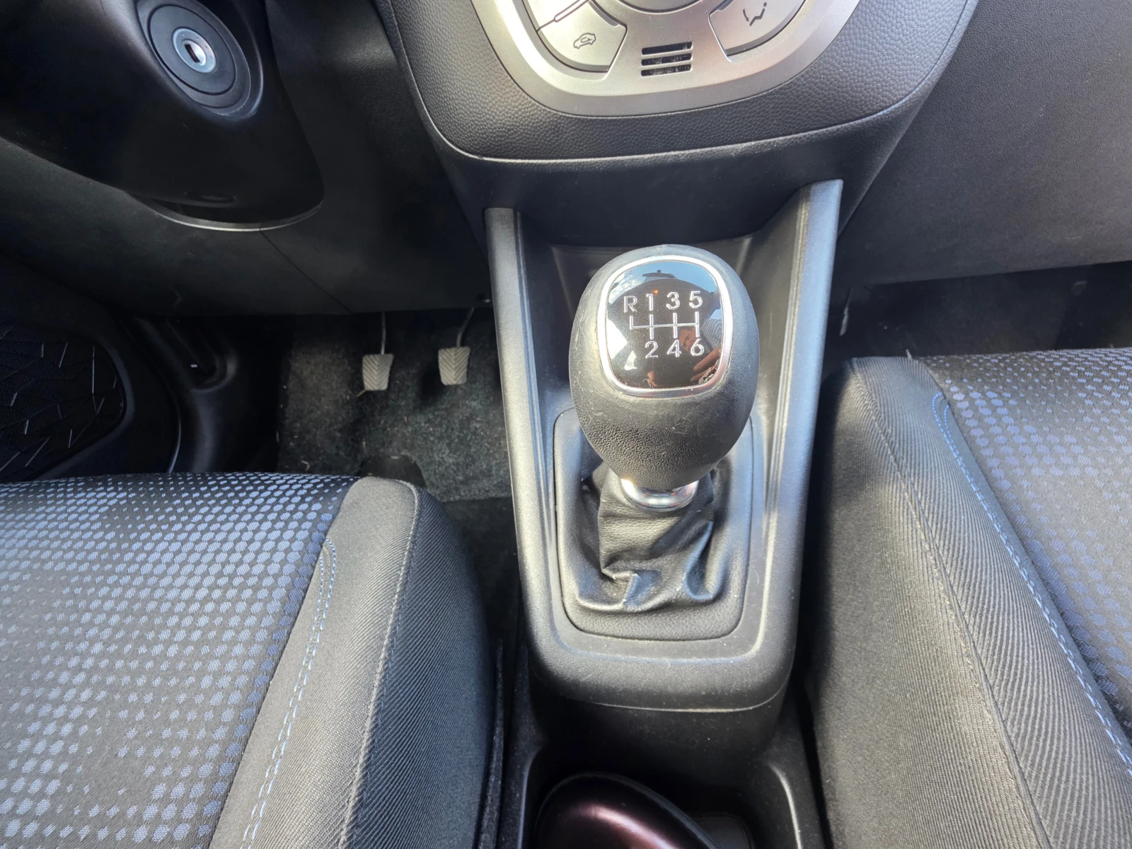 Hyundai Ix20, снимка 13 - Автомобили и джипове - 53848414