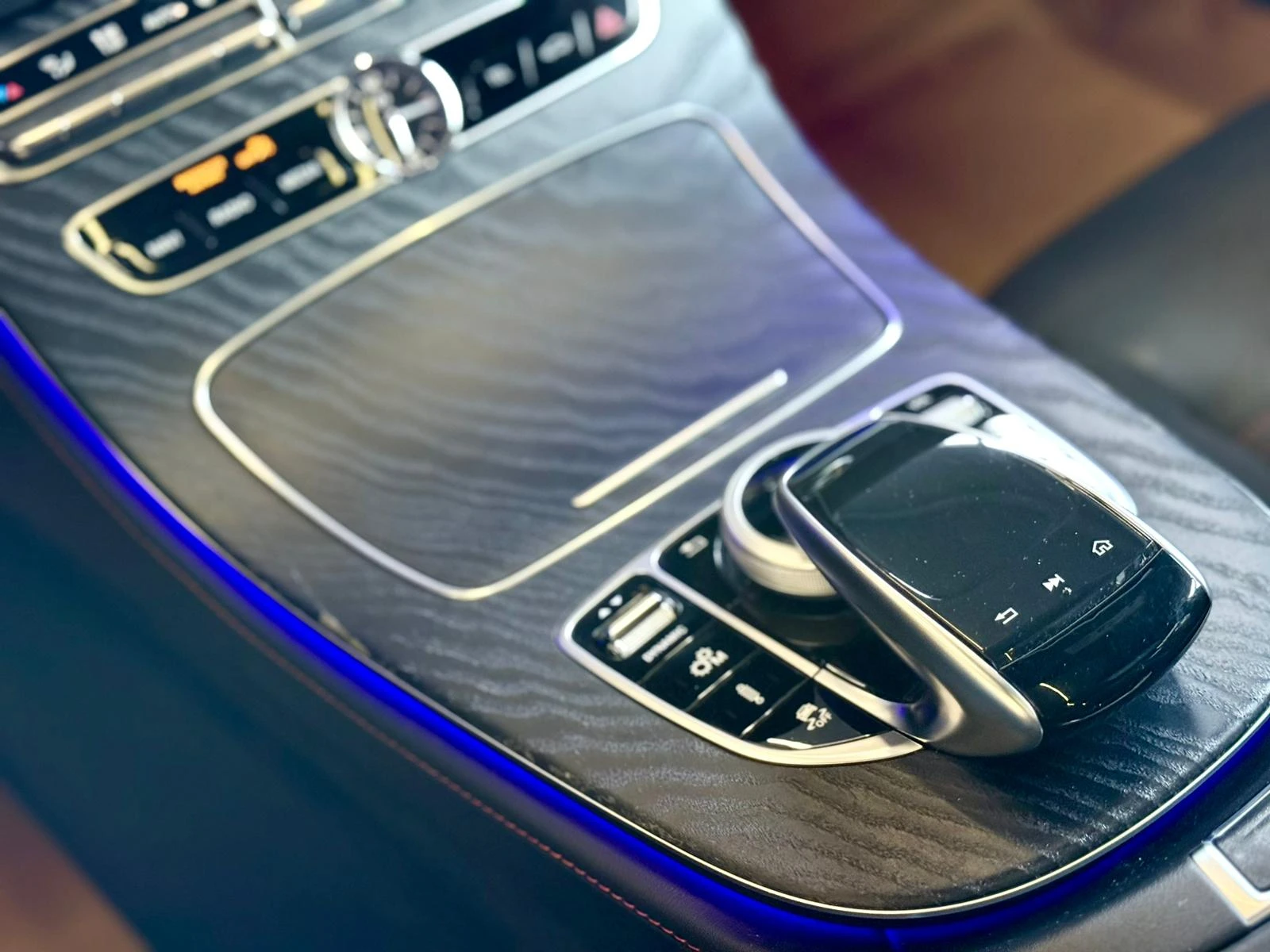 Mercedes-Benz E 53 AMG Burmester* Подгрев* Обдух* Pano* Лизинг, снимка 14 - Автомобили и джипове - 54346098