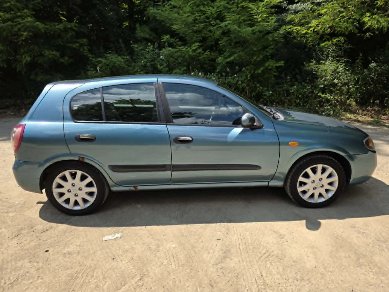 Nissan Almera 1.5 dci, снимка 3 - Автомобили и джипове - 55848361