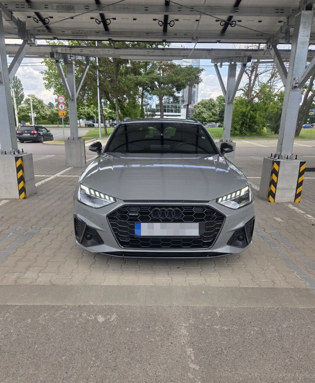 Audi A4 2.0 Quattro Nardo grey Matrix