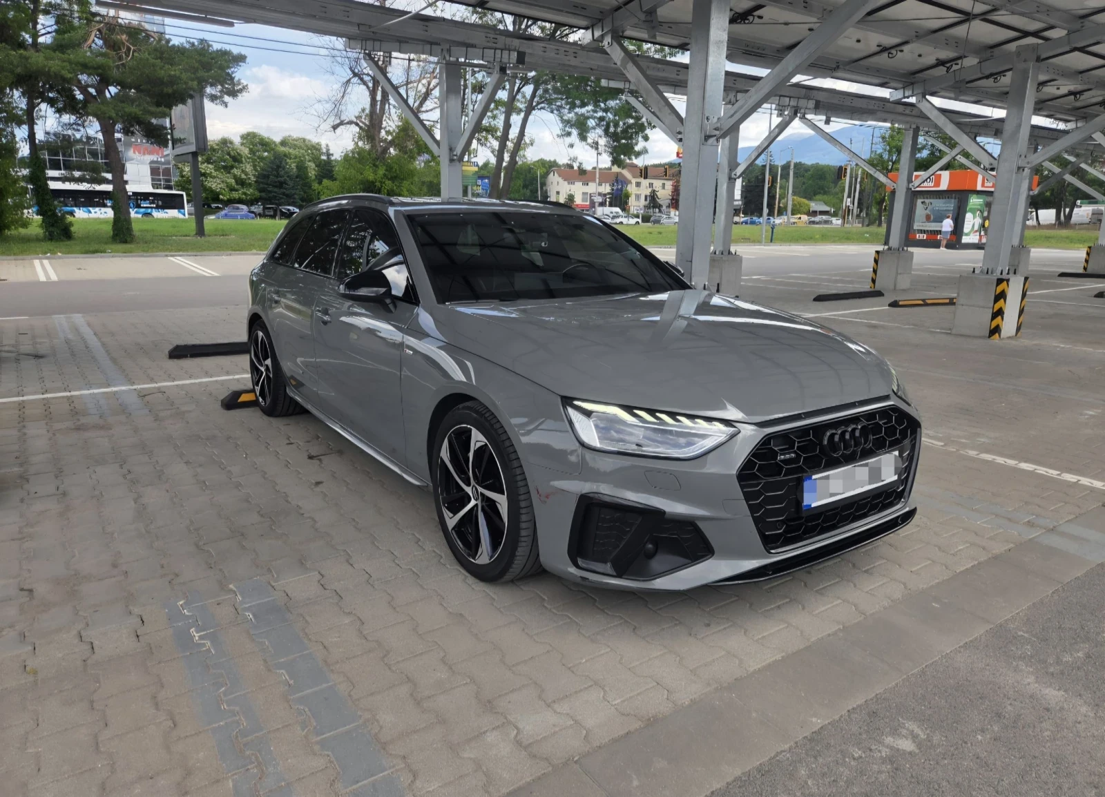 Audi A4 2.0 Quattro Nardo grey Matrix, снимка 2 - Автомобили и джипове - 56414737