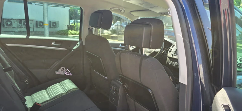 VW Tiguan Lounge Sport & Style 4Motion, снимка 11 - Автомобили и джипове - 52131324