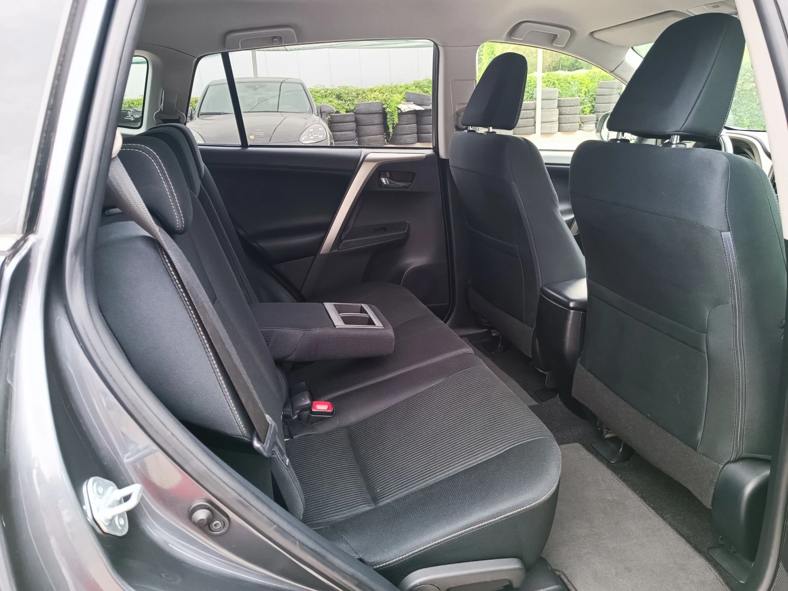 Toyota Rav4 2.0i-151кс-ШВЕЙЦАРИЯ-РЪЧКА-6ск-4х4-FULL екстри - изображение 10