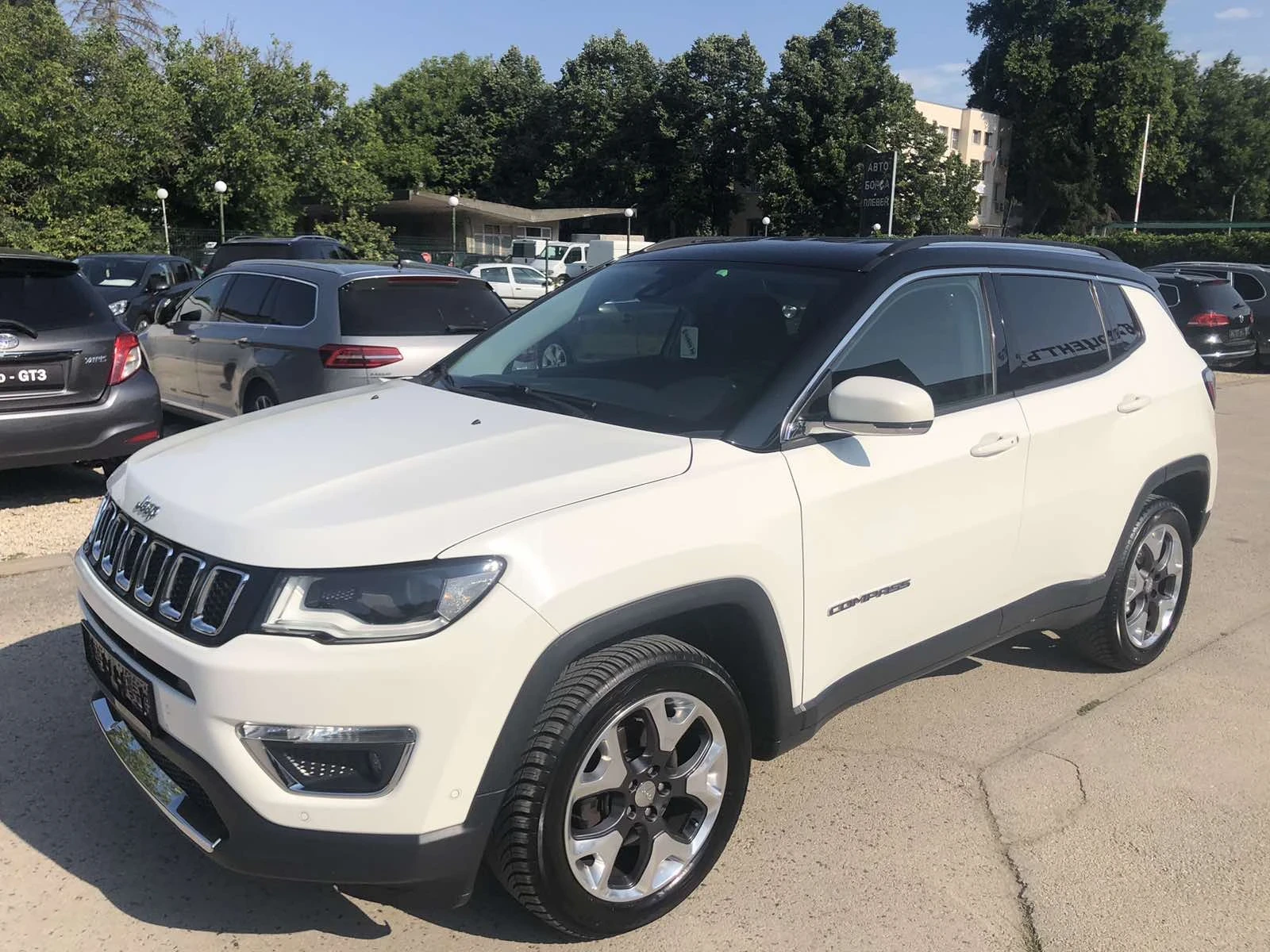 Jeep Compass 2.0D/4x4/170к.с/9-скорости/LIMITED/Distronic - изображение 3