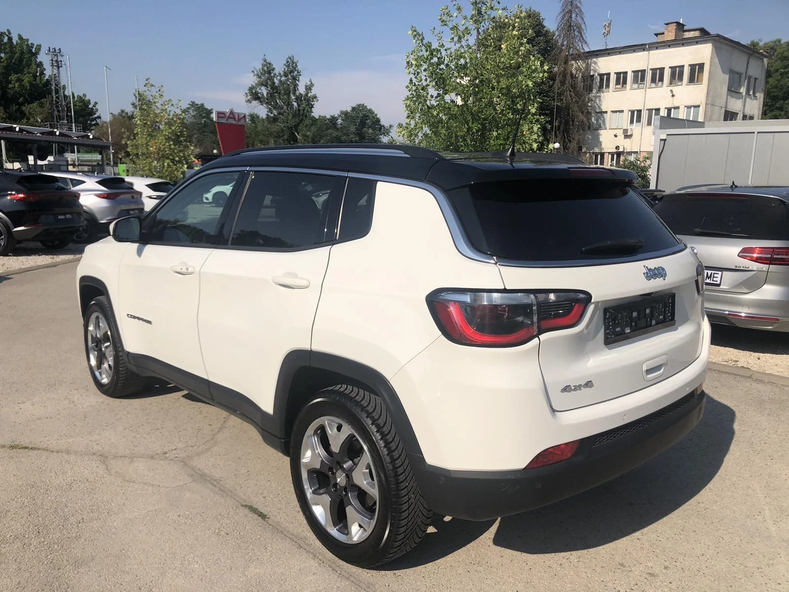 Jeep Compass 2.0D/4x4/170к.с/9-скорости/LIMITED/Distronic - изображение 6