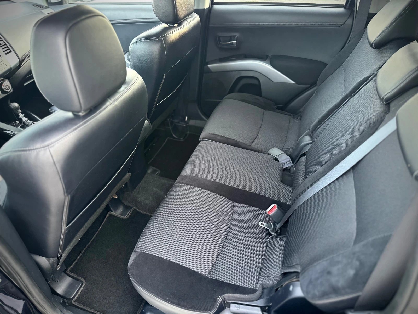 Mitsubishi Outlander Автоматик, снимка 16 - Автомобили и джипове - 54840889