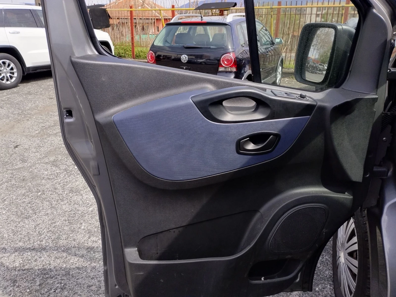 Opel Vivaro 121кс.1.6DTCI - изображение 8