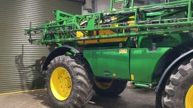       John Deere R404i   20%