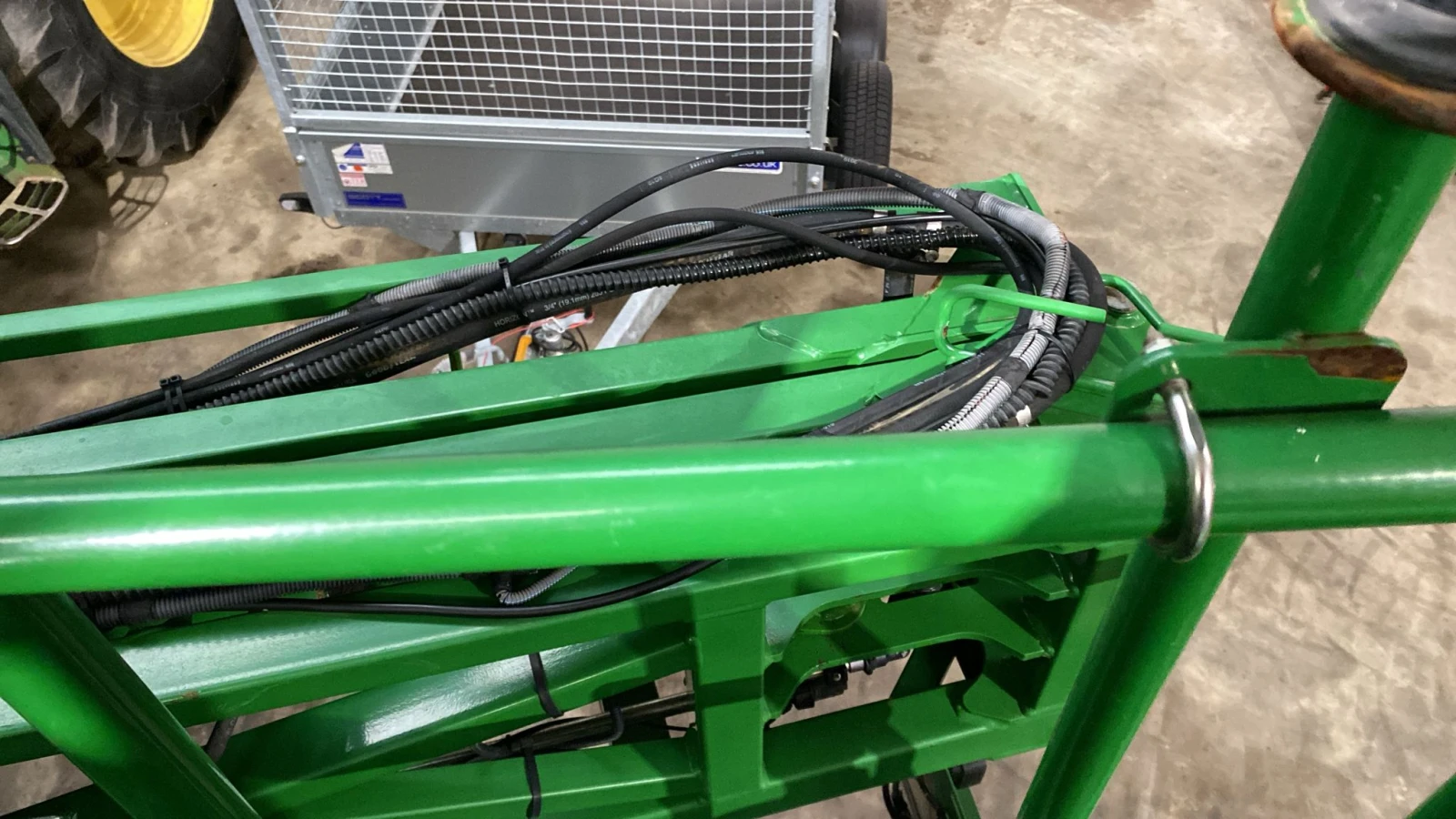 Самоходна пръскачка Друга марка John Deere R404i лизинг с 20% - изображение 10