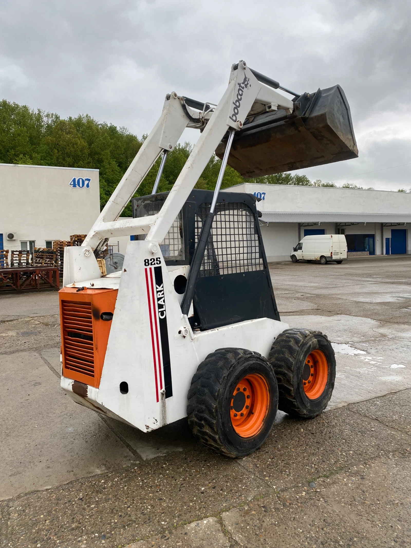 Мини челни товарачи Bobcat Clark 825, снимка 2 - Индустриална техника - 54528719