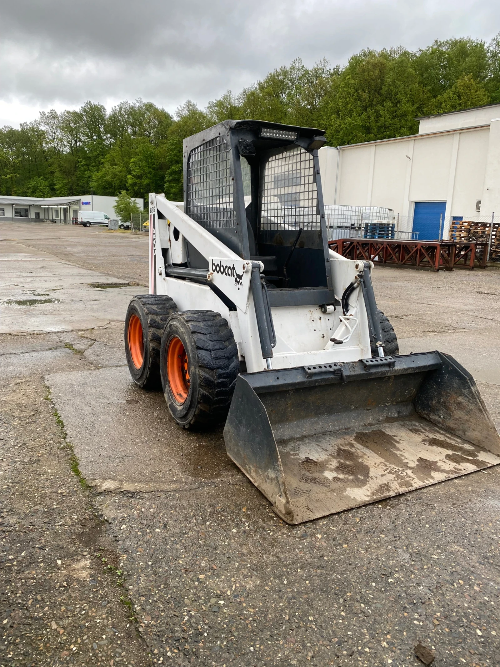 Мини челни товарачи Bobcat Clark 825, снимка 4 - Индустриална техника - 54528719