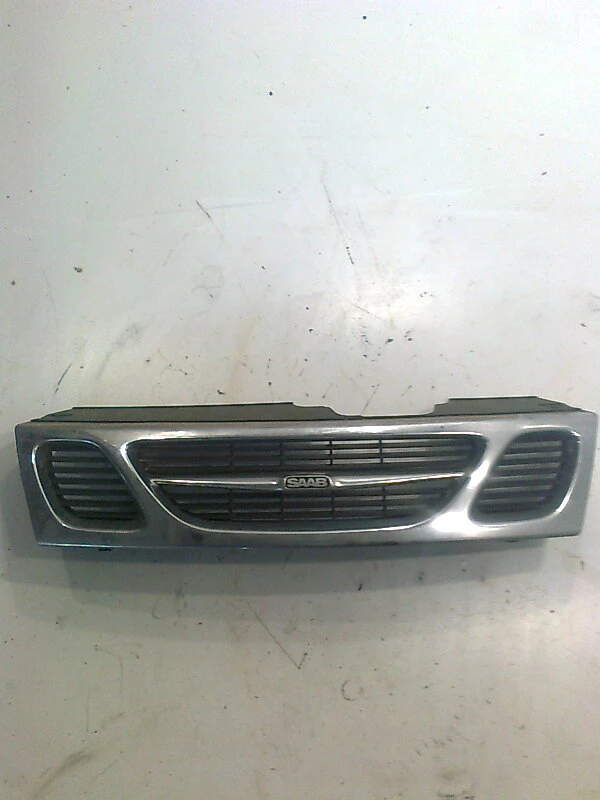 решетка между фаровете за Сааб 9-5 2,0 турбо
