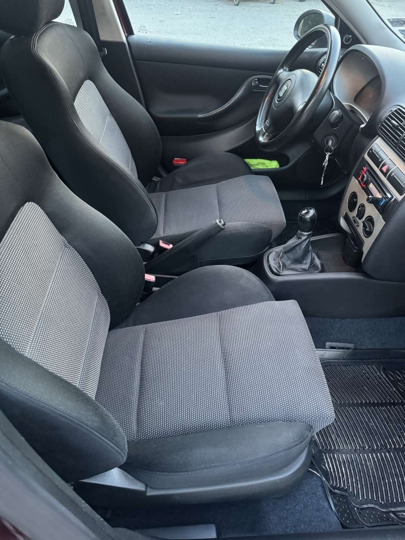 Seat Leon 1.6, снимка 8 - Автомобили и джипове - 46441370