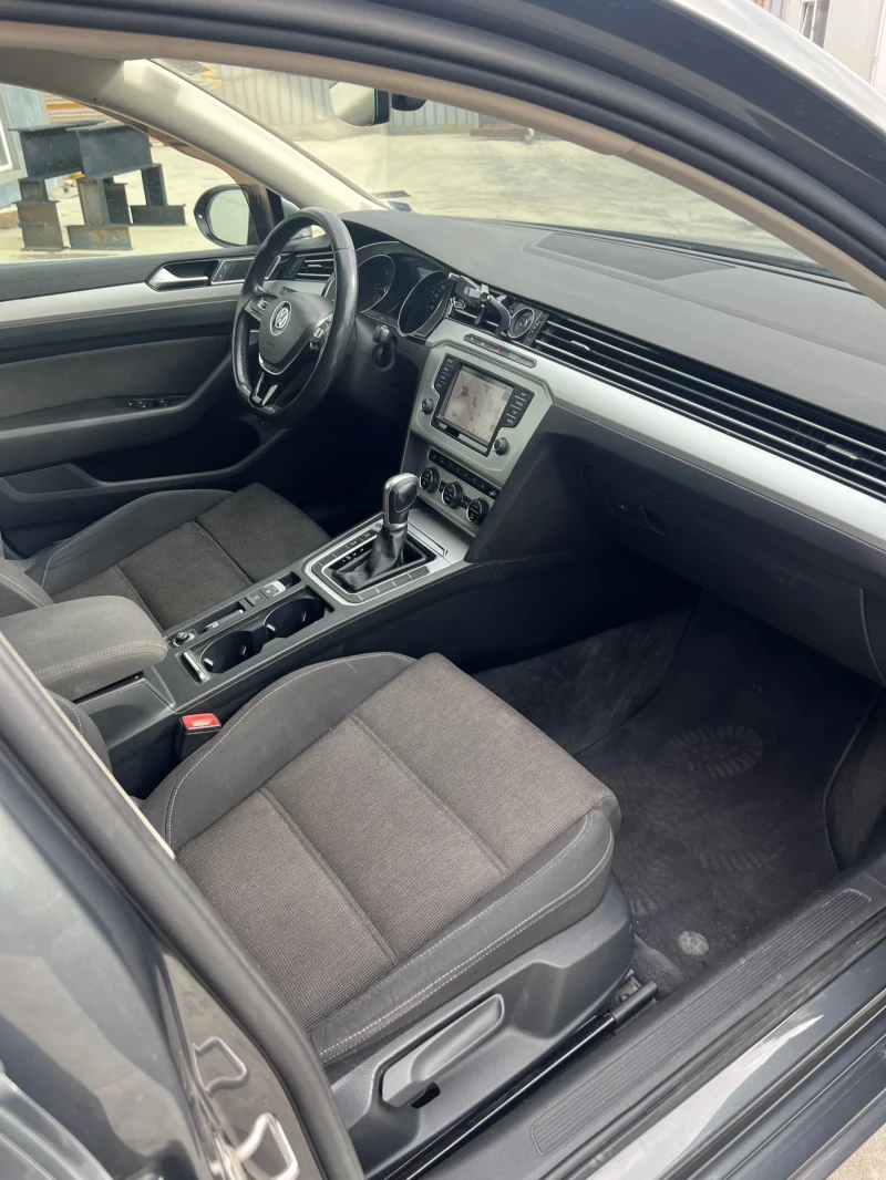 VW Passat B8 2.0 TDI DSG ACC+ NAVI+ LED, снимка 8 - Автомобили и джипове - 47554591