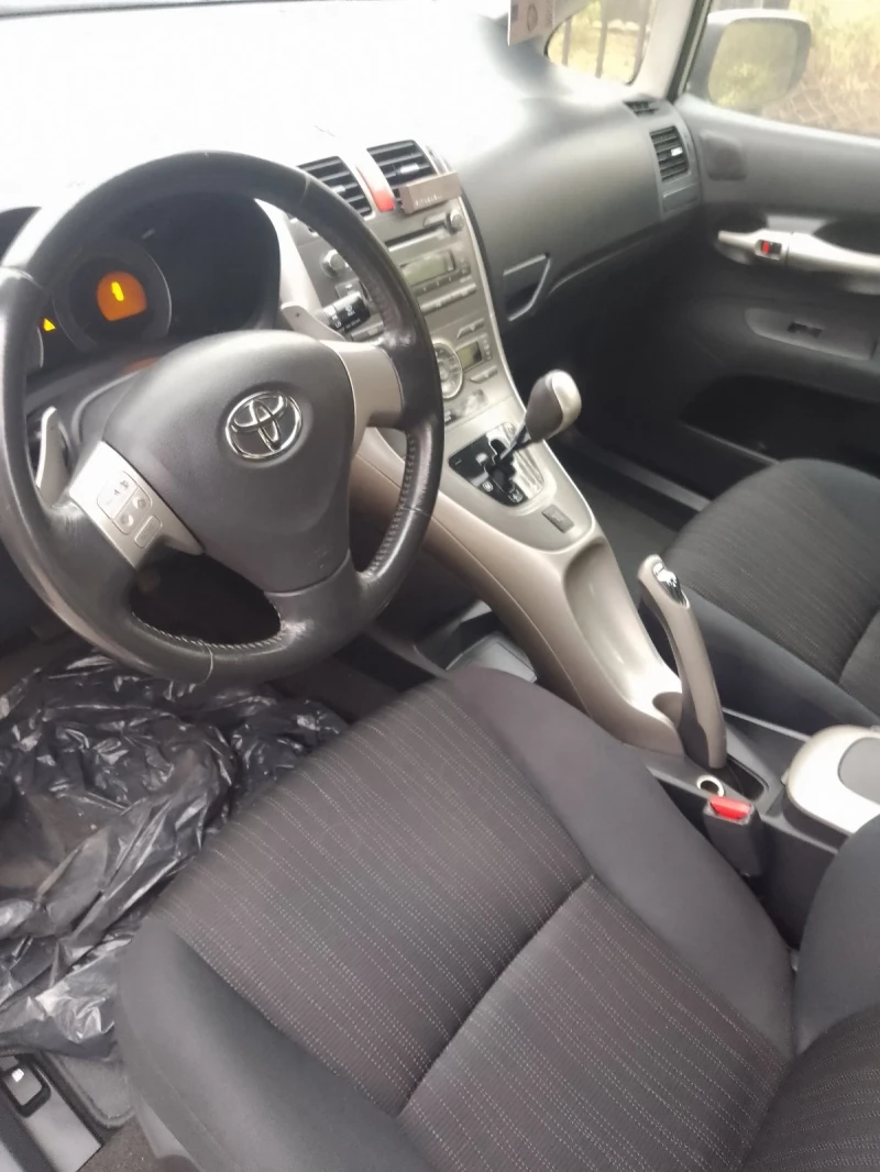 Toyota Auris, снимка 3 - Автомобили и джипове - 49040358