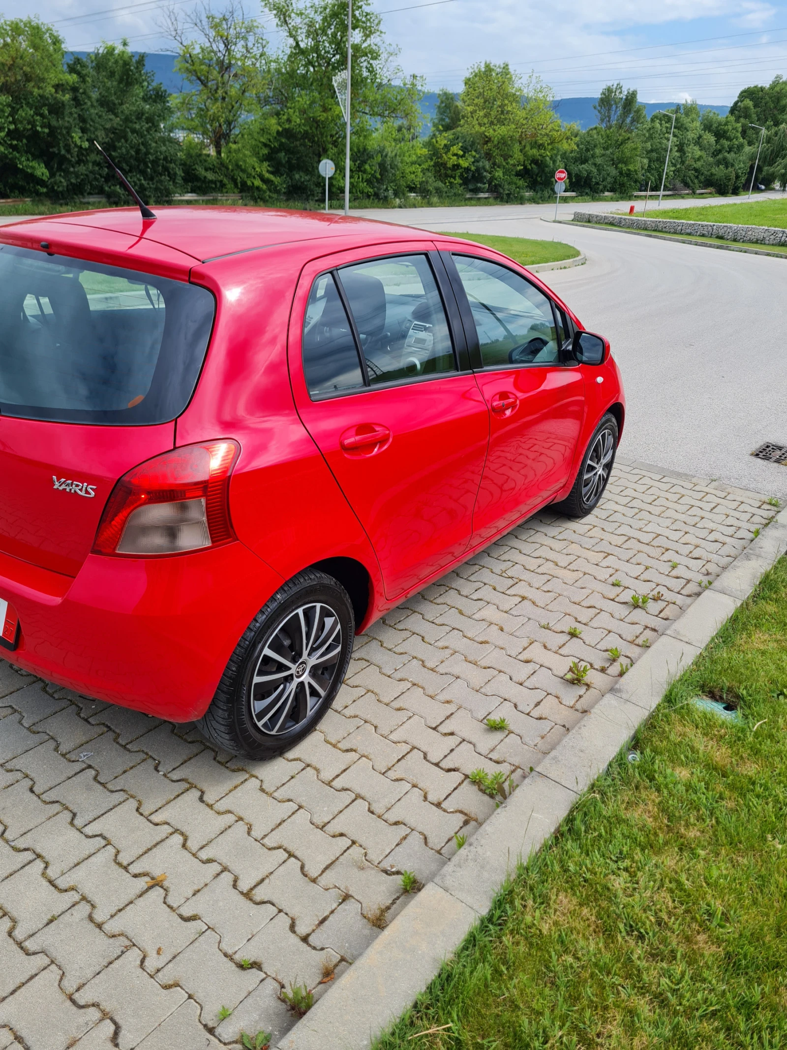 Toyota Yaris 1.3 VVTI 87к.с. - изображение 3