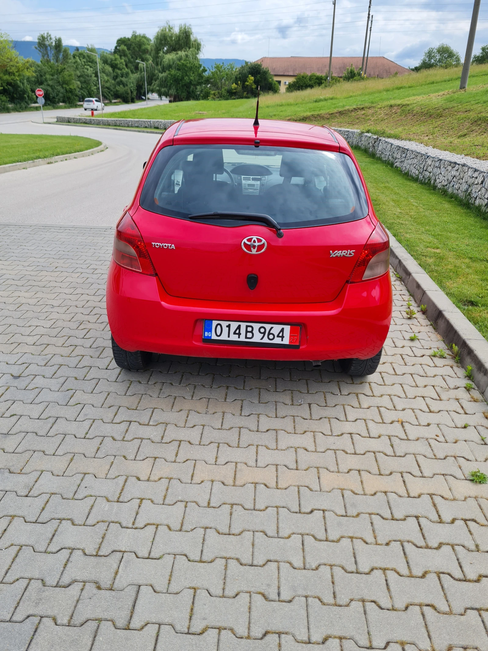 Toyota Yaris 1.3 VVTI 87к.с. - изображение 2