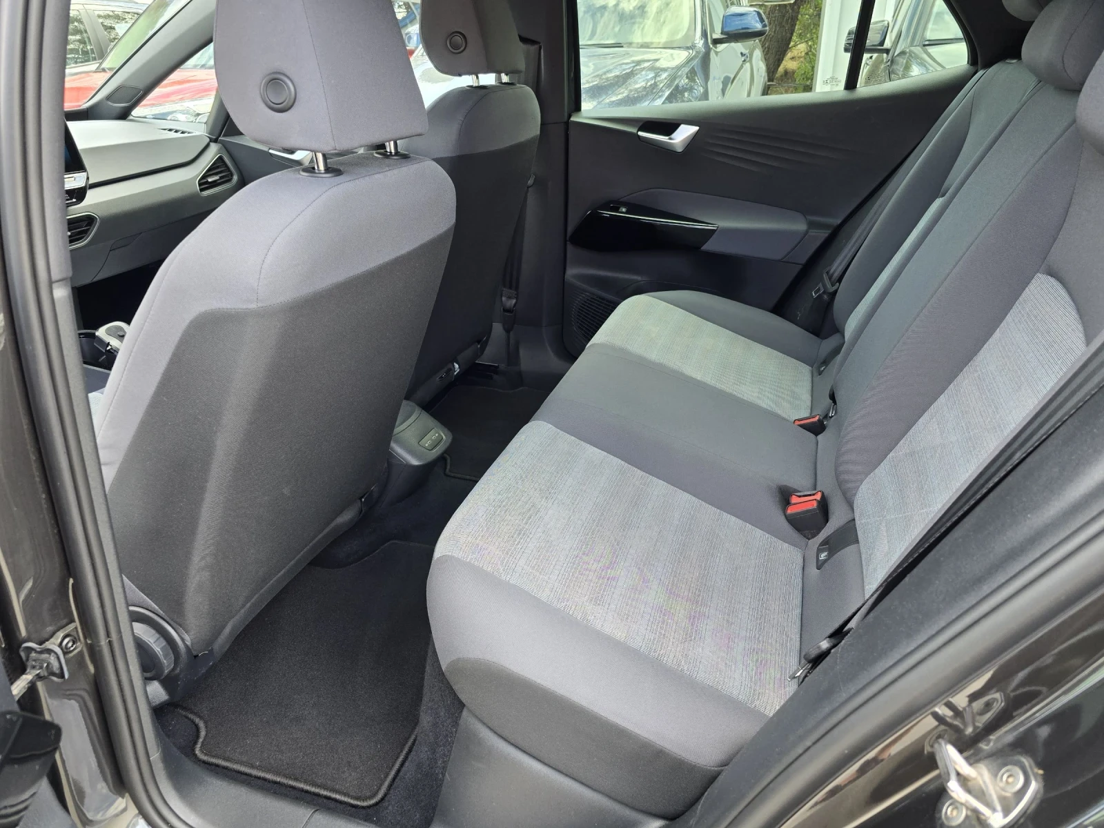 VW ID.3 PRO 62KWh CCS  | Mobile.bg   11