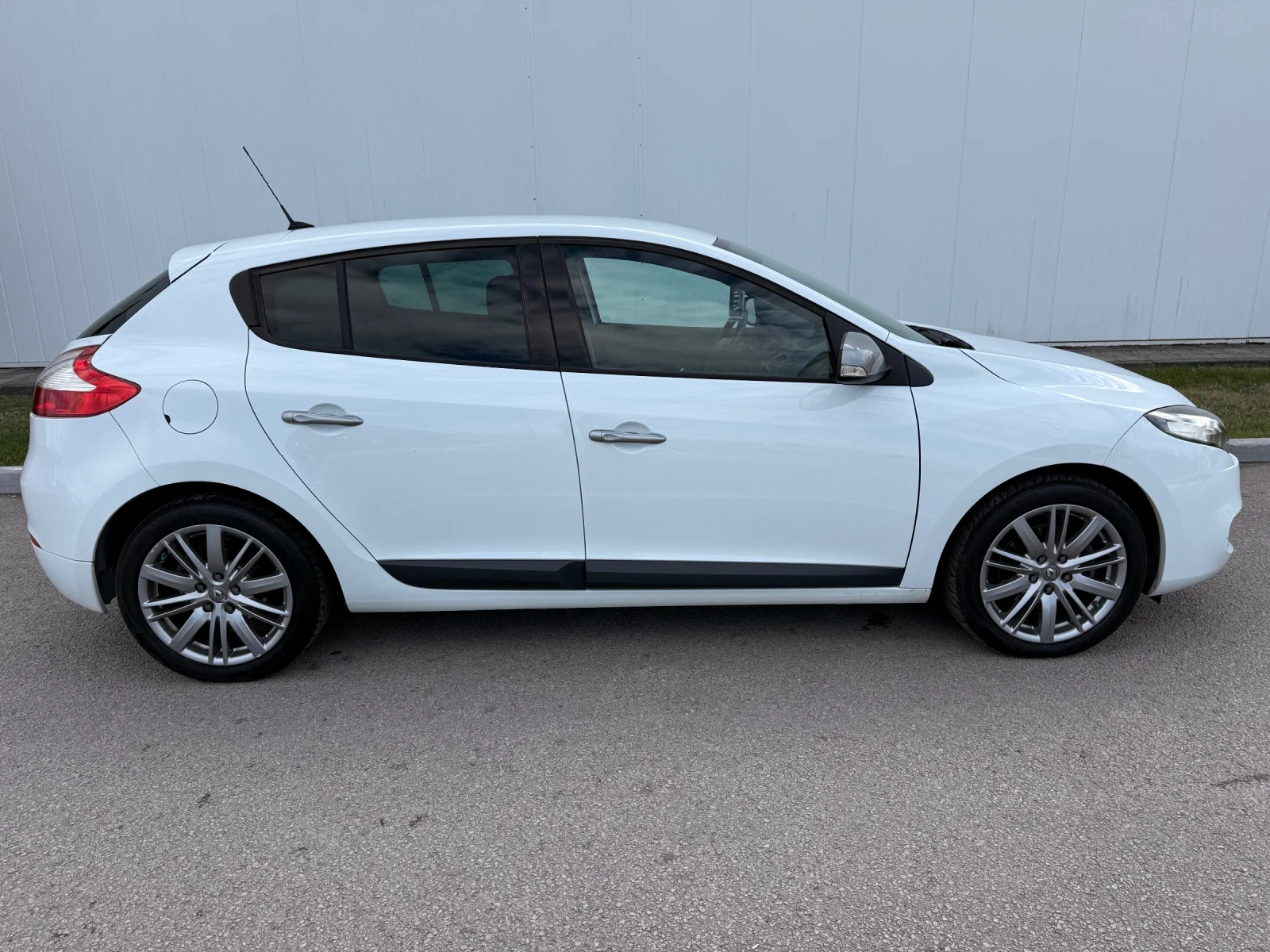 Renault Megane 1.5 DCI Автоматик GT-Line Първи собственик - изображение 3