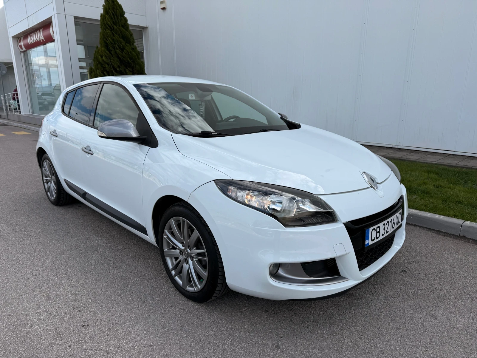 Renault Megane 1.5 DCI Автоматик GT-Line Първи собственик - изображение 2