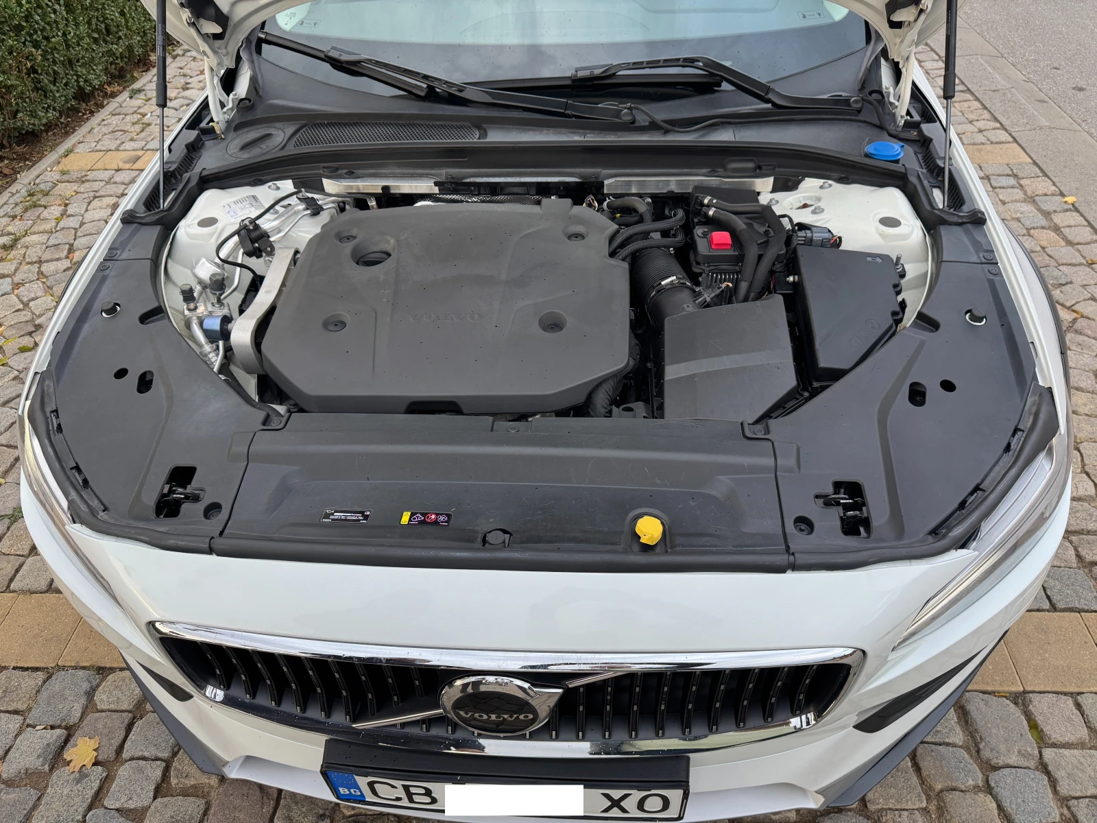 Volvo V90 Cross Country B4 Mild Hybrid - изображение 8