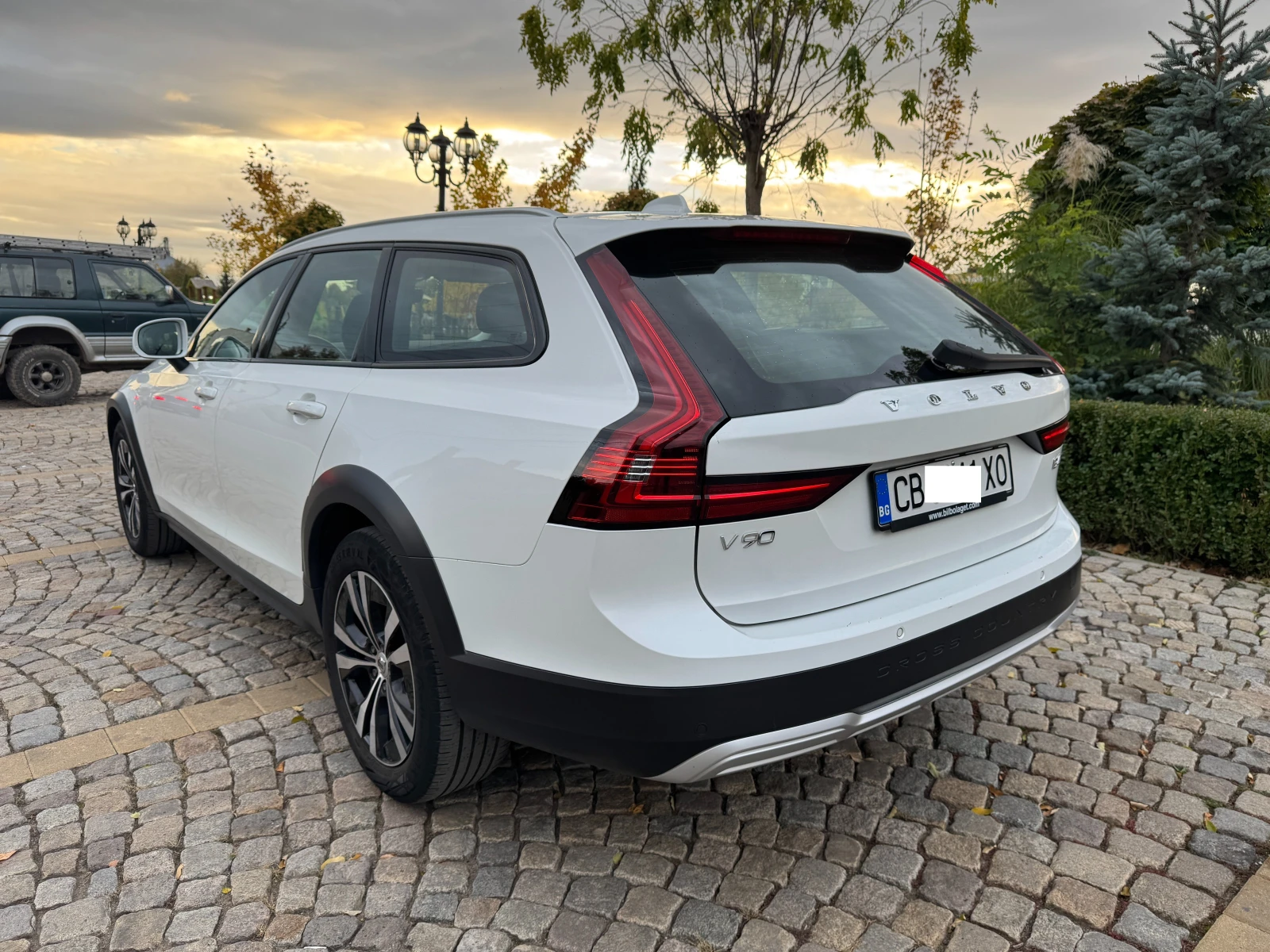 Volvo V90 Cross Country B4 Mild Hybrid - изображение 6