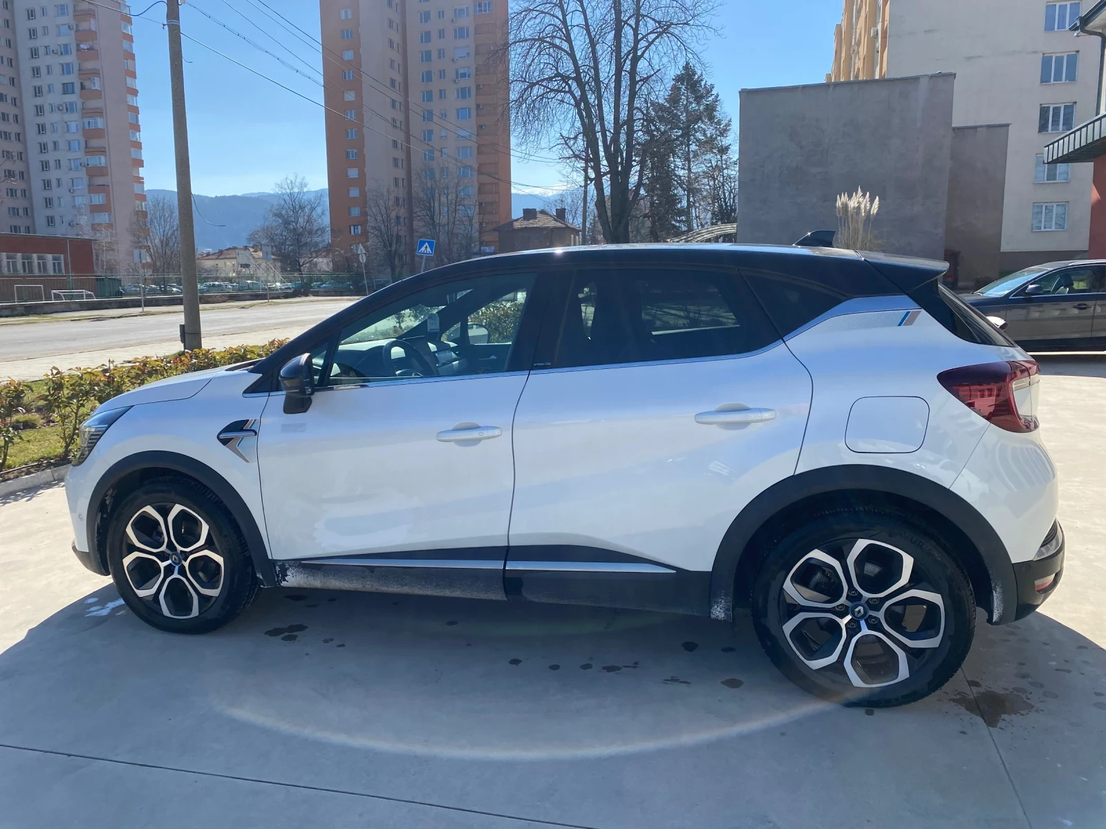 Renault Captur, снимка 12 - Автомобили и джипове - 53846322