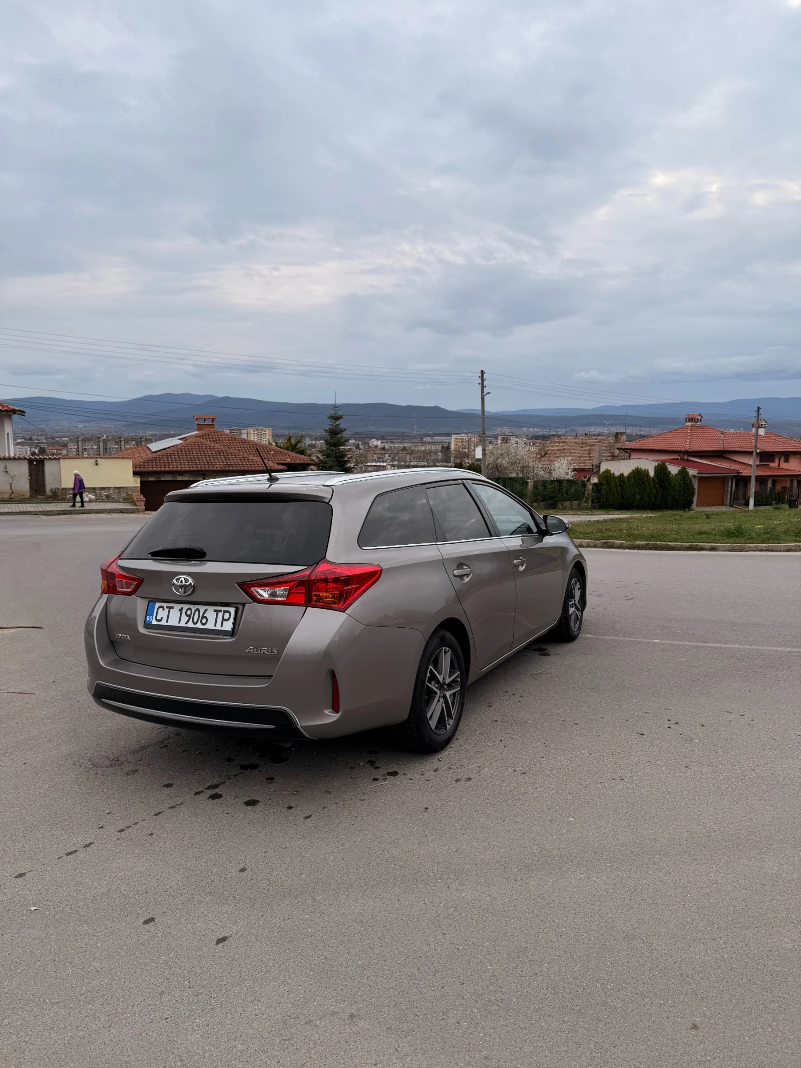 Toyota Auris, снимка 3 - Автомобили и джипове - 54036553