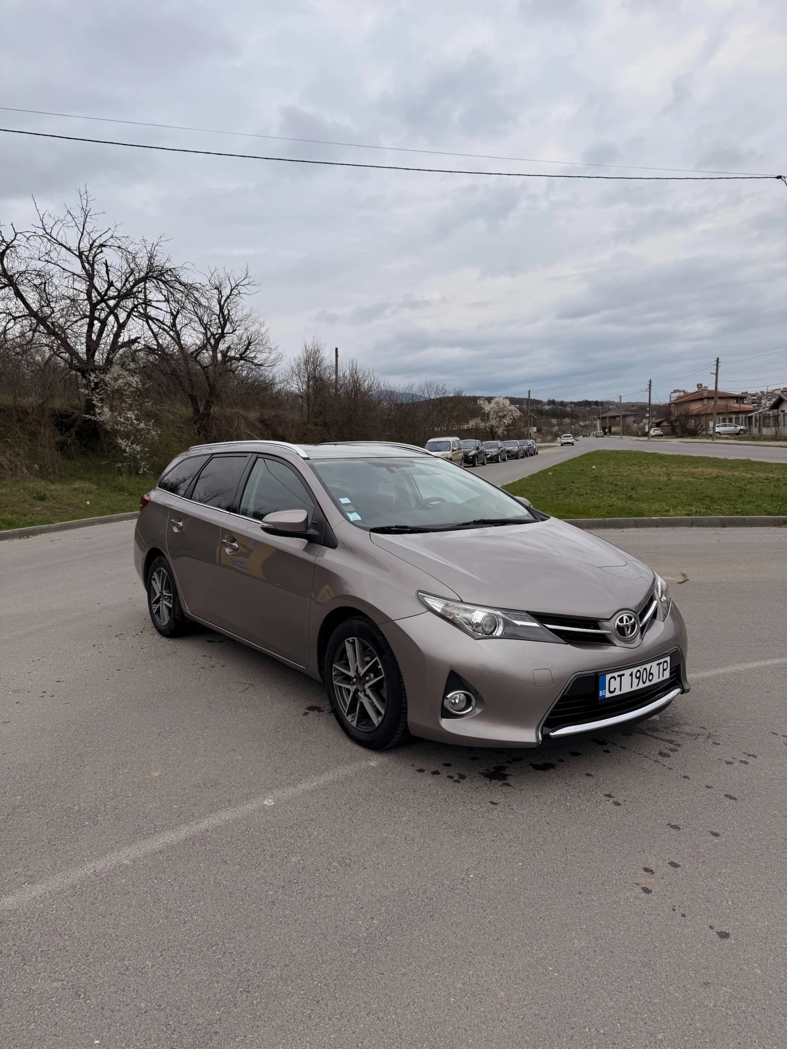 Toyota Auris, снимка 2 - Автомобили и джипове - 54036553