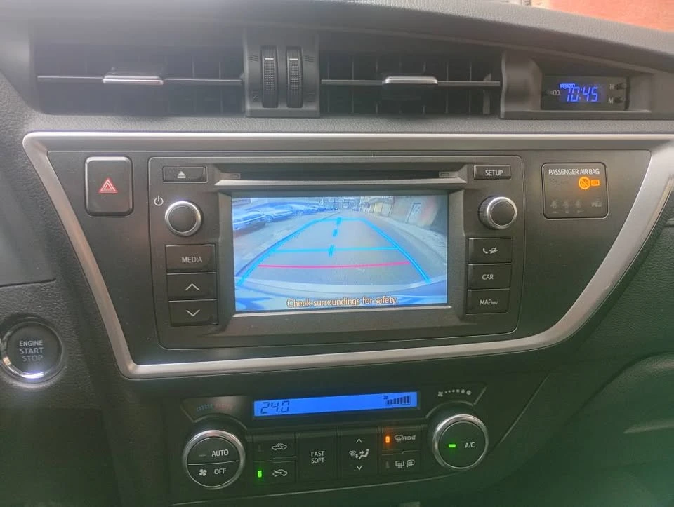 Toyota Auris, снимка 10 - Автомобили и джипове - 54036553