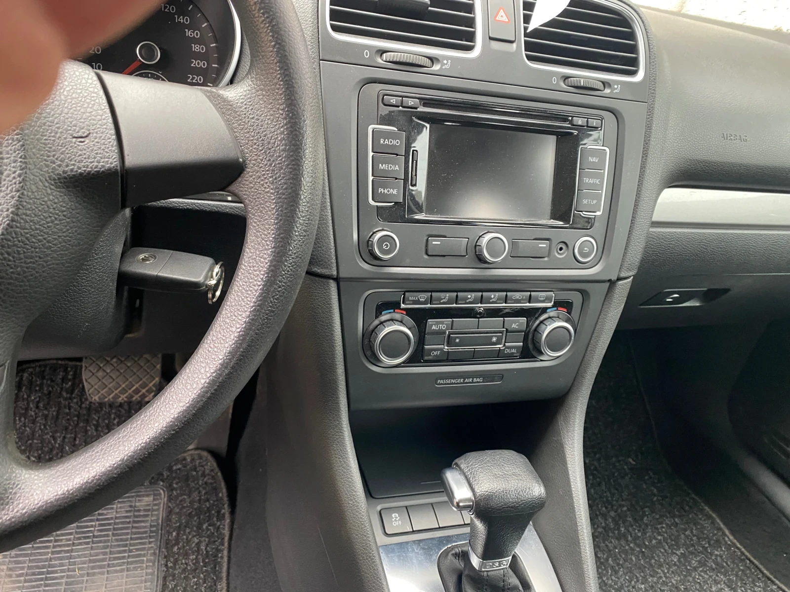 VW Golf 1.6tdi, снимка 5 - Автомобили и джипове - 54105594