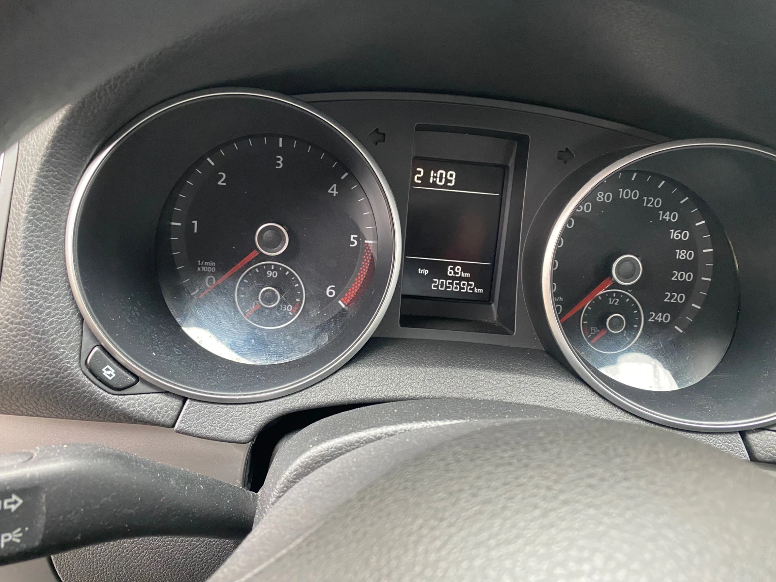 VW Golf 1.6tdi, снимка 9 - Автомобили и джипове - 54105594