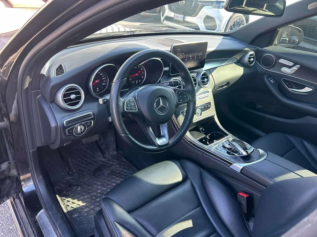 Mercedes-Benz C 300 /ПАНОРАМА/ПОДГРЕВИ, снимка 7 - Автомобили и джипове - 54154974