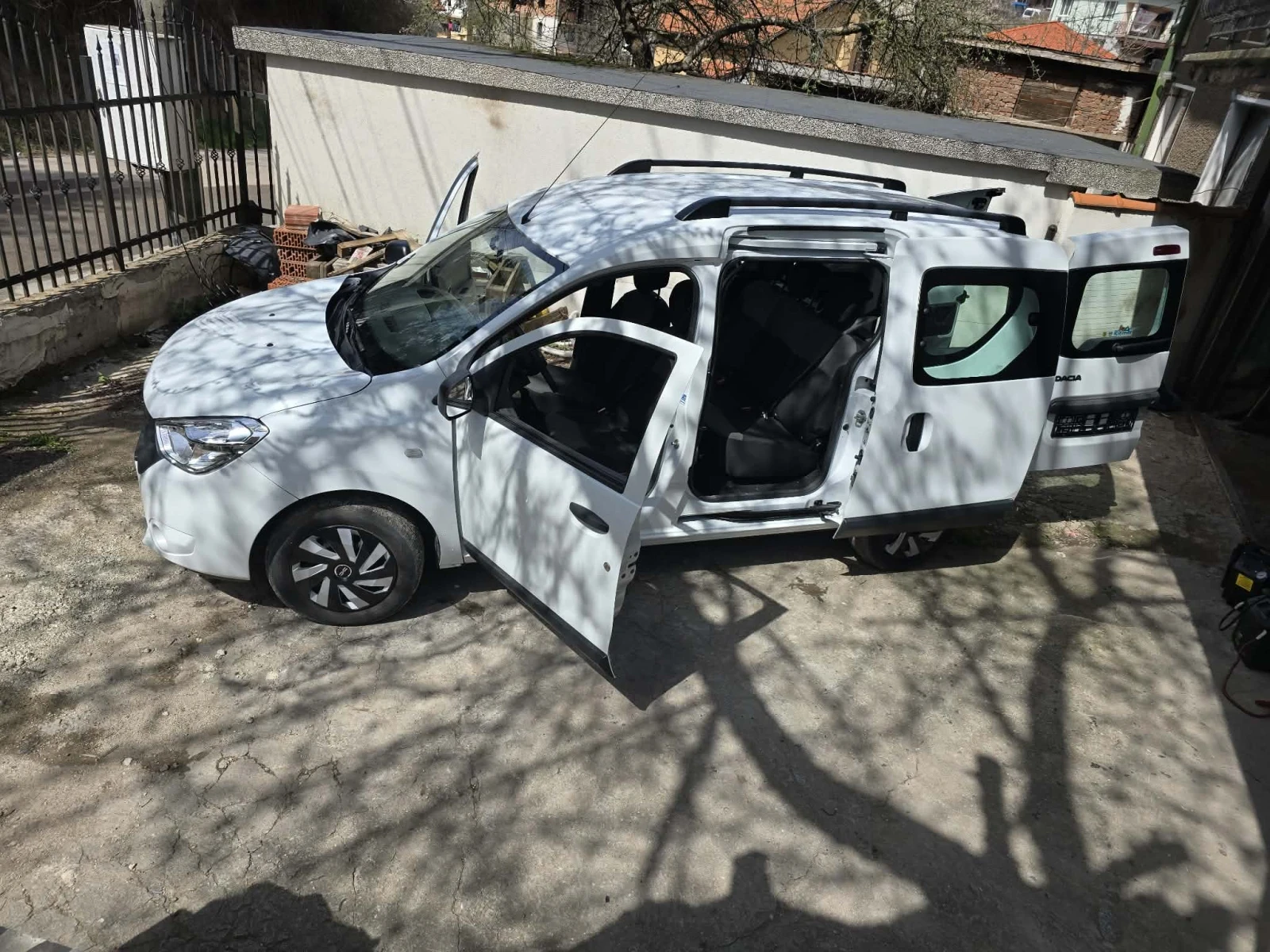 Dacia Dokker, снимка 15 - Автомобили и джипове - 54193937