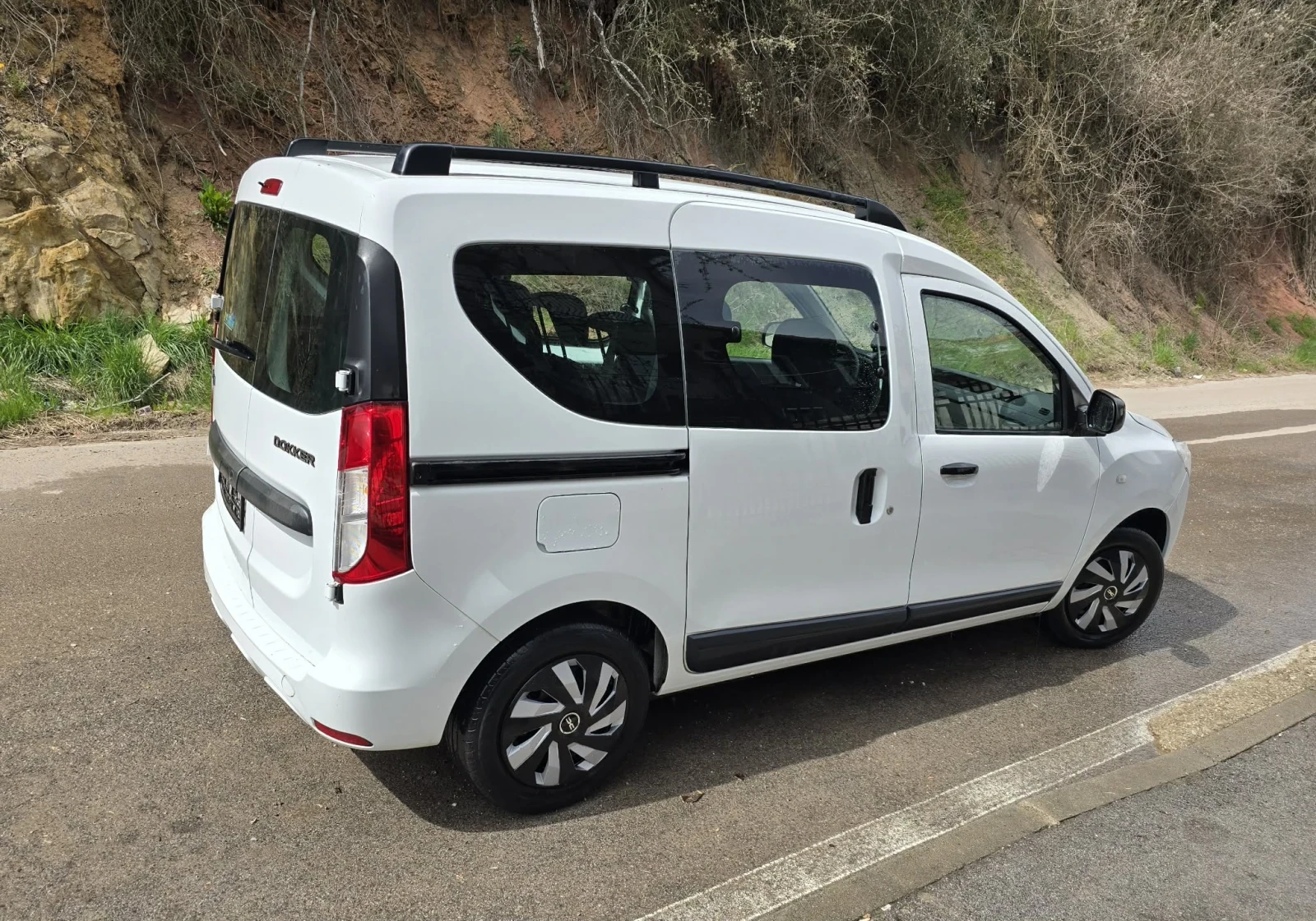 Dacia Dokker, снимка 4 - Автомобили и джипове - 54193937