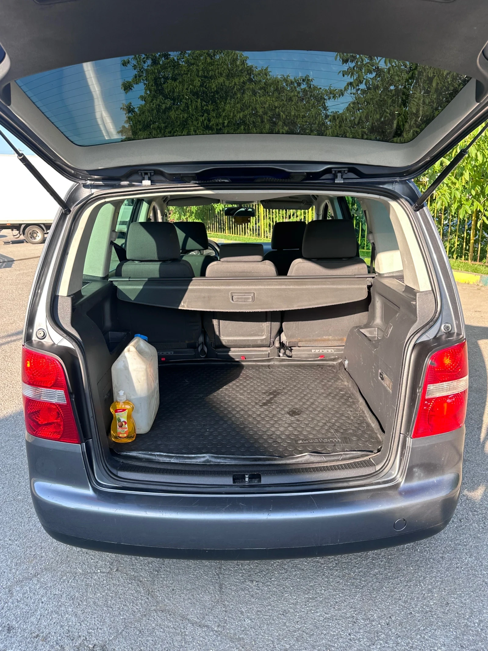 VW Touran 1.9 TDI BKC, снимка 11 - Автомобили и джипове - 54693216