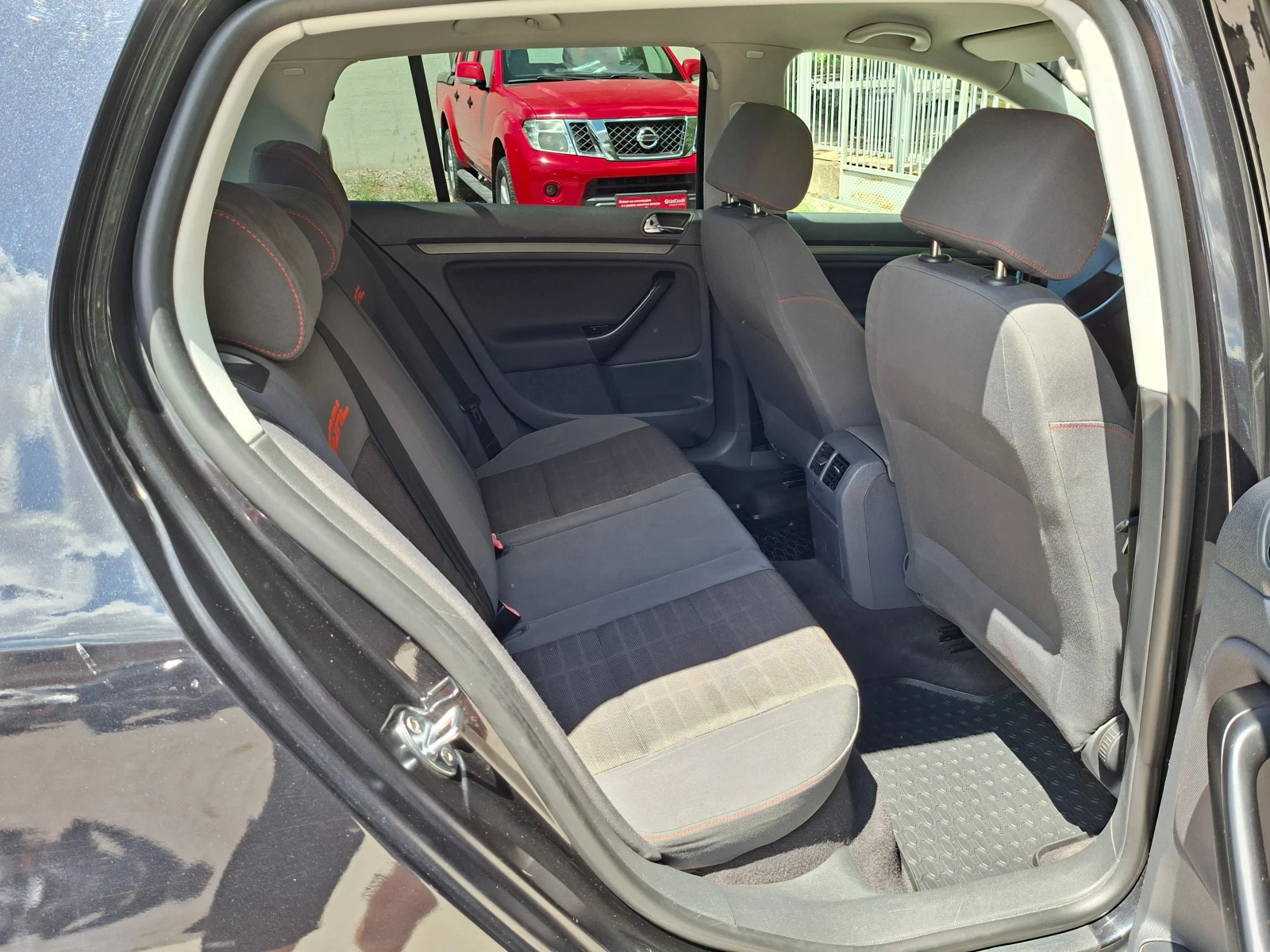 VW Golf 1.6/102KS, снимка 13 - Автомобили и джипове - 55188315