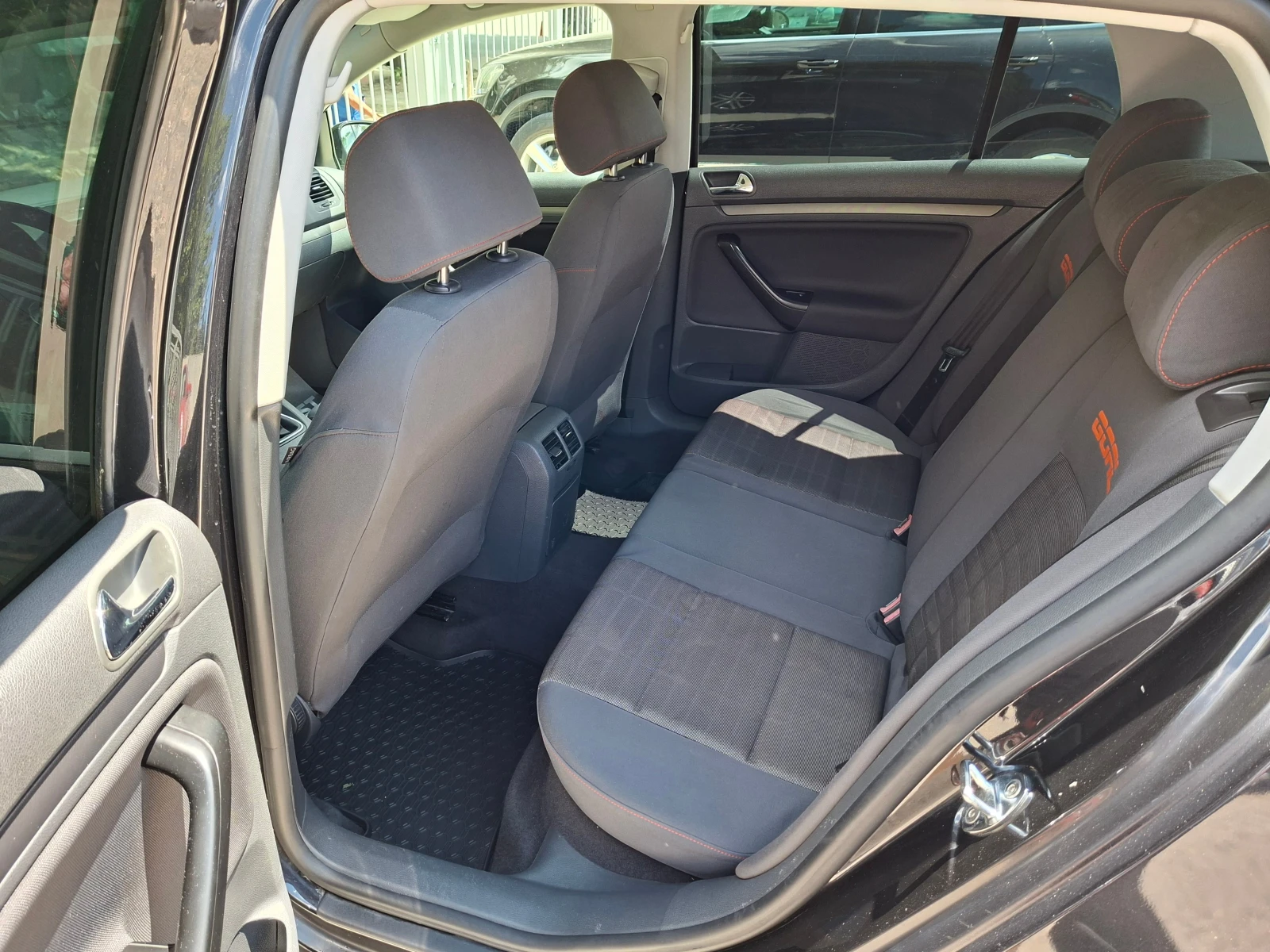 VW Golf 1.6/102KS, снимка 11 - Автомобили и джипове - 55188315