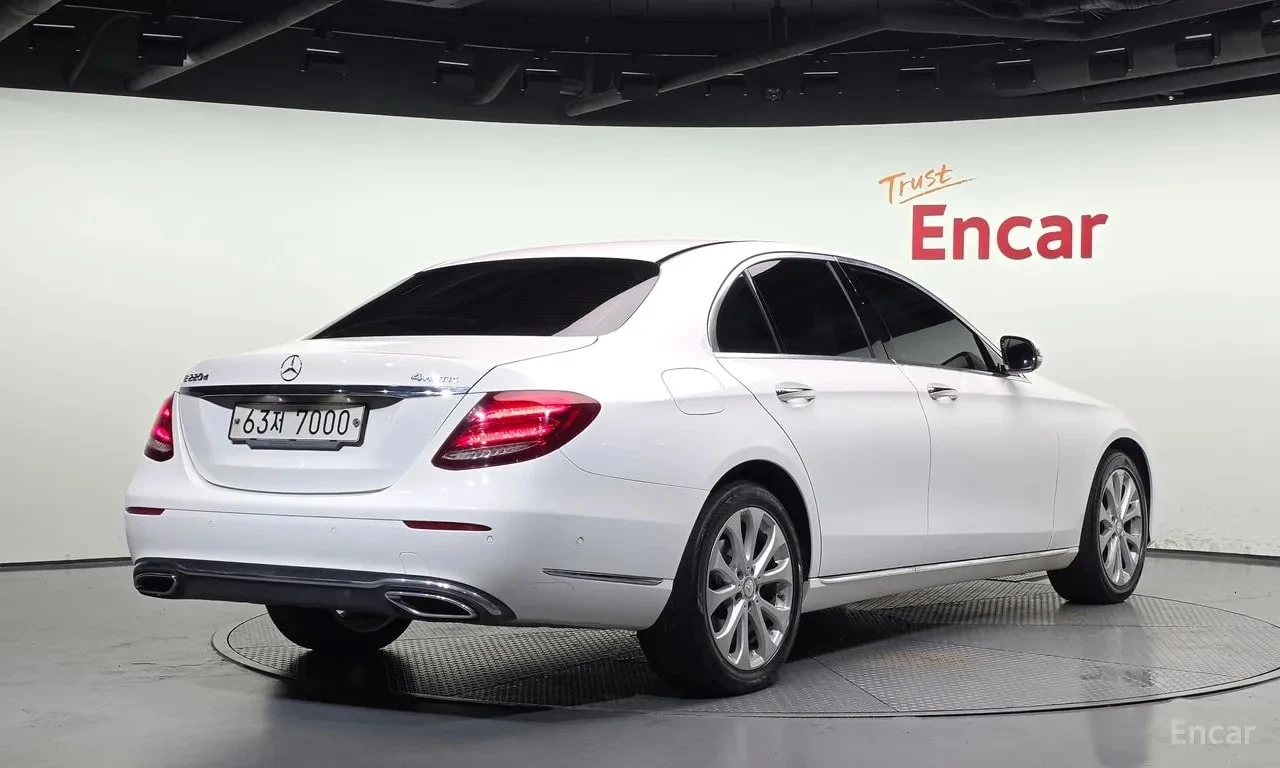 Mercedes-Benz E 220 * E220d Exclusive * ЦЕНА ДО БГ, снимка 2 - Автомобили и джипове - 55876792
