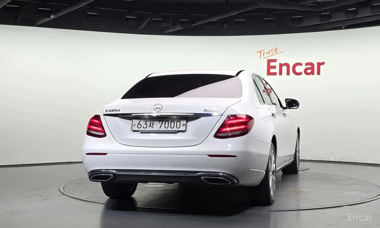 Mercedes-Benz E 220 * E220d Exclusive * ЦЕНА ДО БГ, снимка 4 - Автомобили и джипове - 55876792