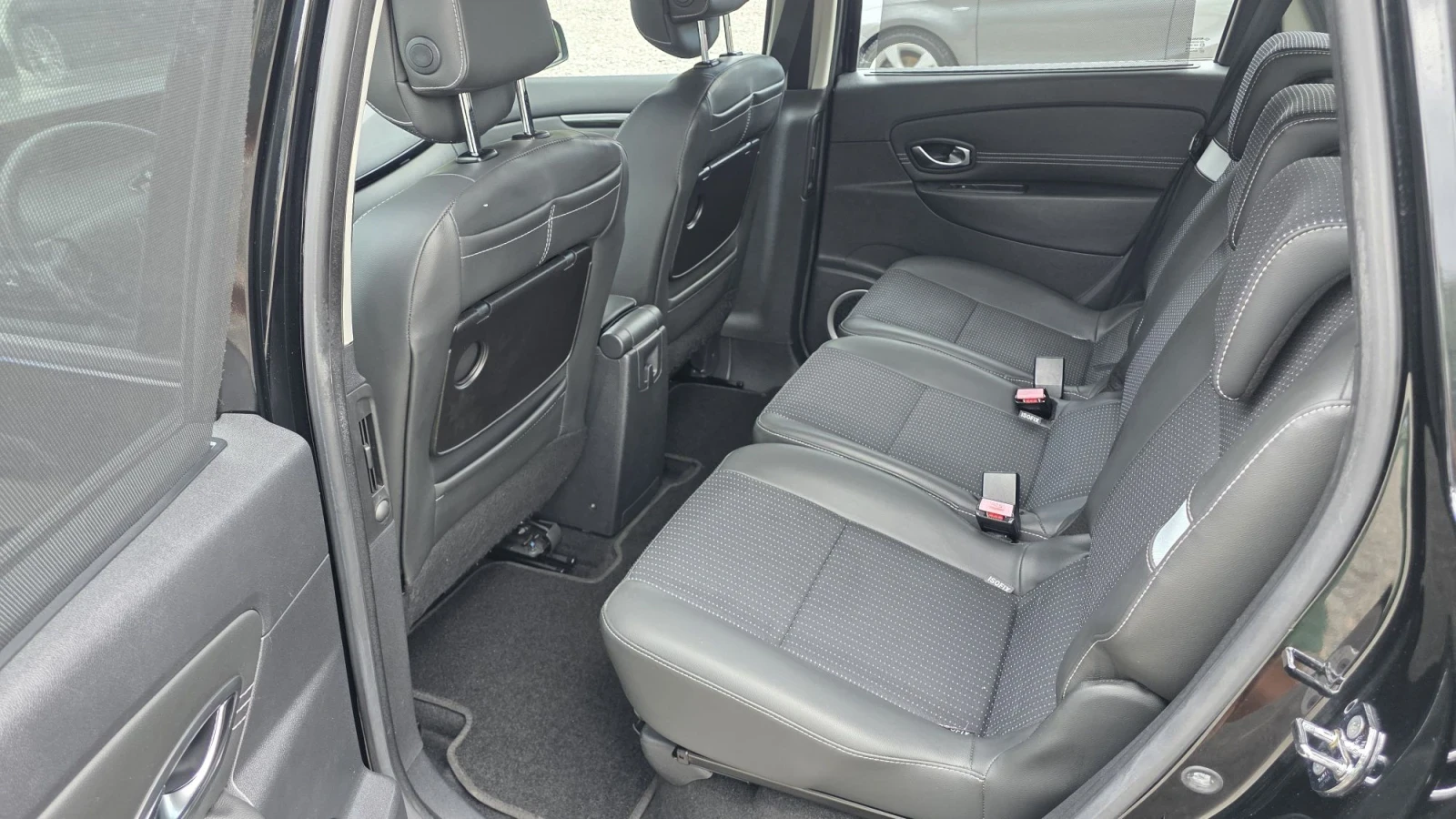Renault Scenic, снимка 11 - Автомобили и джипове - 56532651