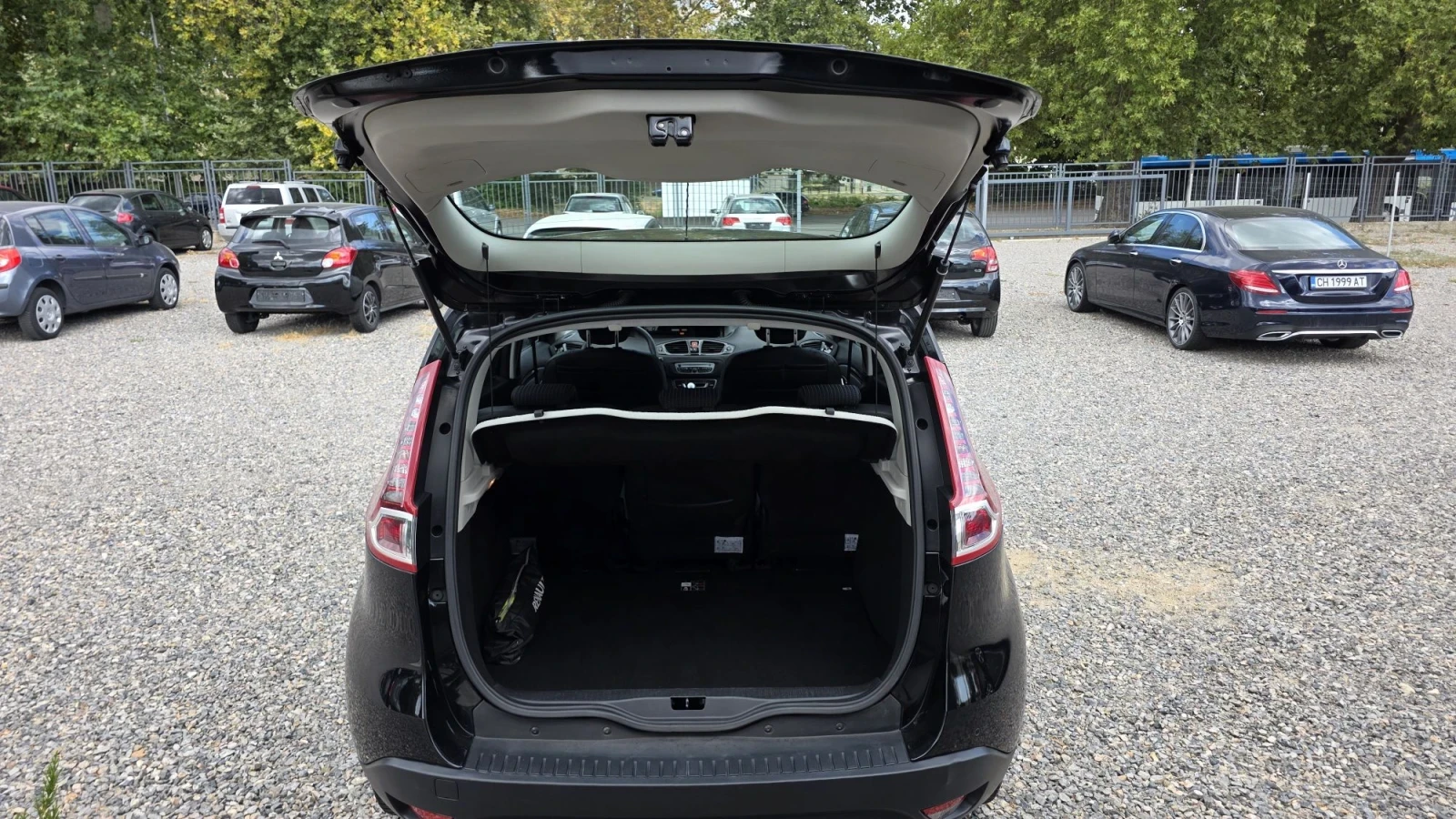 Renault Scenic, снимка 15 - Автомобили и джипове - 56532651