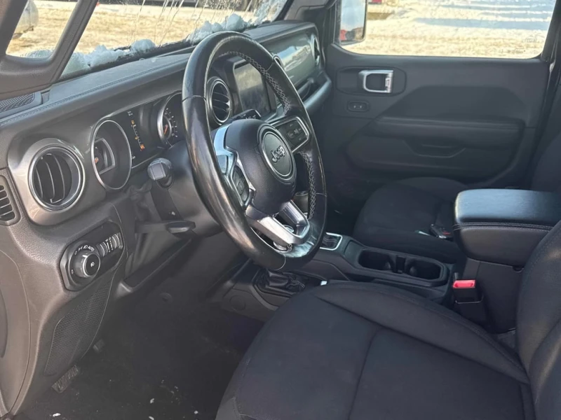 Jeep Wrangler 2020 Sahara * CARFAX * БЕЗ ПЪРВОНАЧАЛНА ВНОСКА, снимка 7 - Автомобили и джипове - 52831597